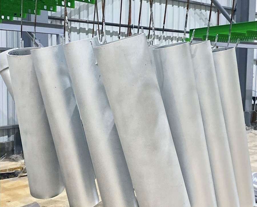 Galvanizleme Hattında Askıya Alınan Parçalar